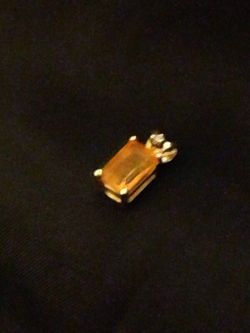 10k solid gold fancy pendant