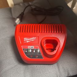 Milwaukee M12 Battery Charger 