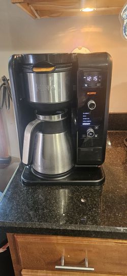 Ninja coffee maker, Brewing time setting, different coffee strengths and settings, Built-in milk frother, stainless steel carafe all in Excellent con.