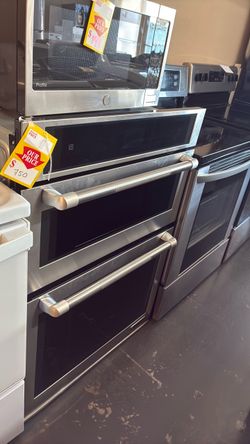 Like new Whirlpool wall oven combo