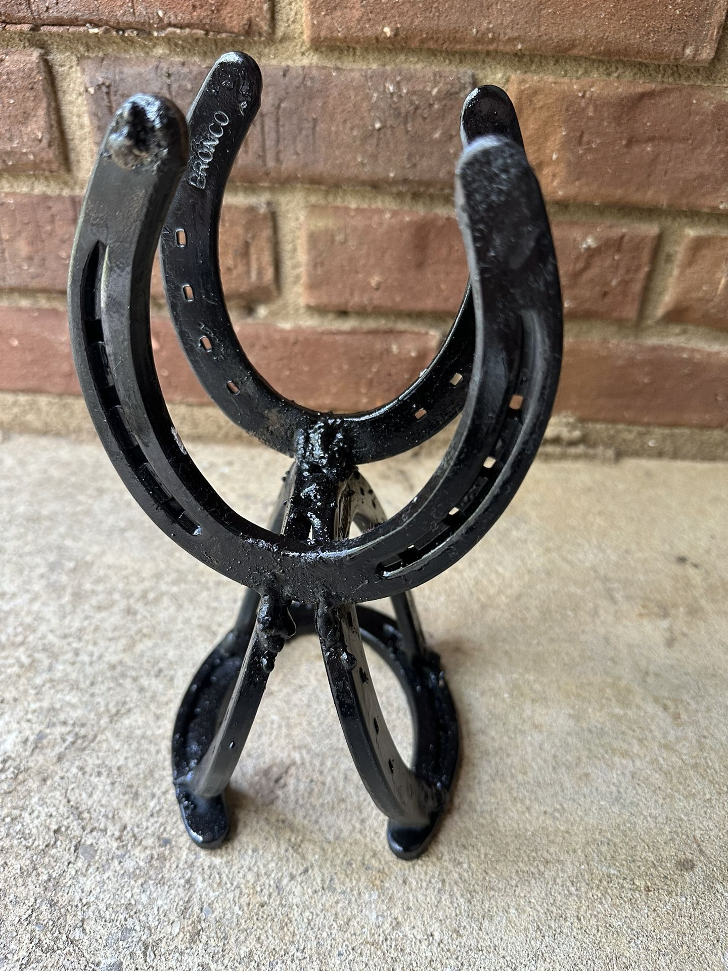 Horseshoe Single Bottle Wine Rack
