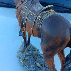 2 Vintage Statue Horses In Good Condition 