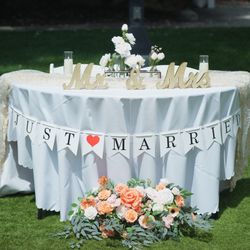 Wedding Decorations: Mr & Mrs Sign