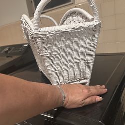 Vintage White wicker Basket $10
