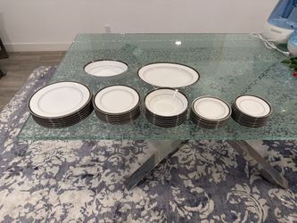 Noritake Platinum Porcelain Dinnerware Set For 8