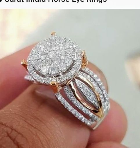 BEAUTIFUL 4CT DIAMOND WHITE GOLD RING