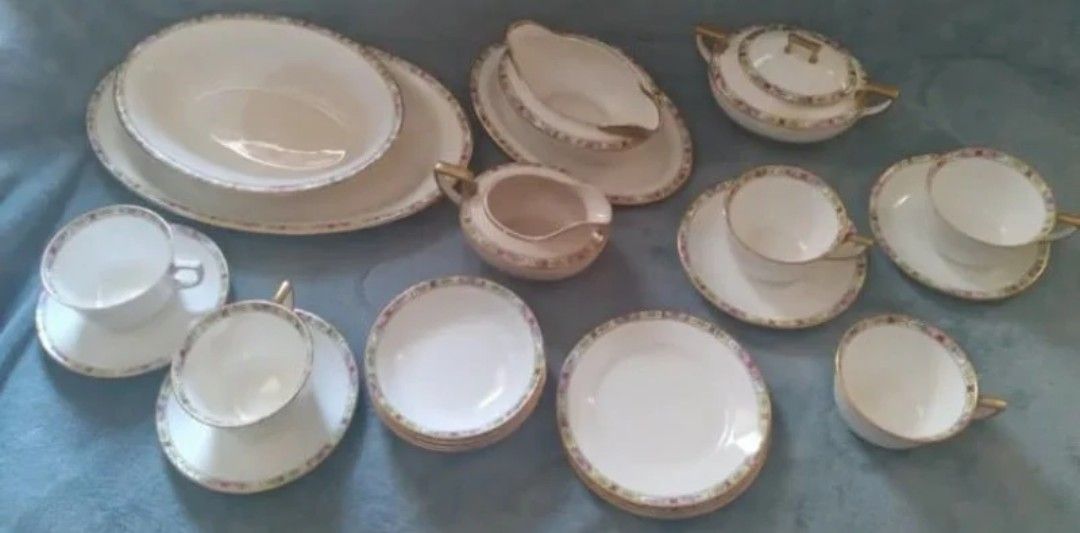 Vintage/Antique Homer Laughlin Lot Of China- Over 20 Pieces- Pattern "K5215M"- Must See!