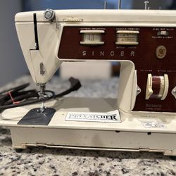 Vintage Singer Sewing Machine Scholastic Model 6704 (FOR PARTS)