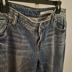 IN EXCELLENT CONDITION DKNY JEANS!! SIZE:16