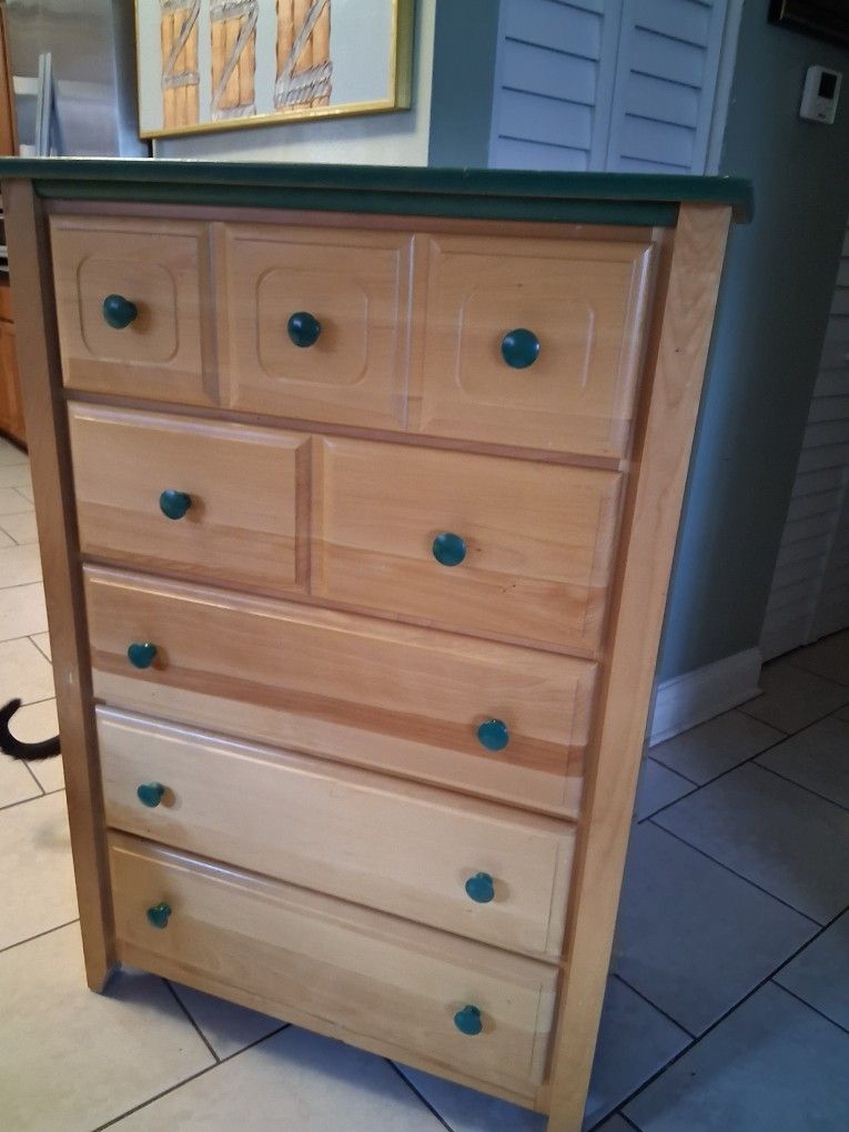 Gavetero 5 Gavetas, Alto 47",Ancho 18",Largo 32",Usado Buenas Condiciones 