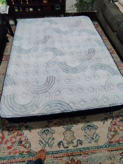 Sealy's queen size mattress medium firm