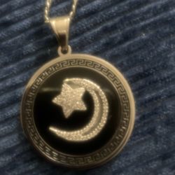 Selling A Versace Design Muslim Stain Less Steel Medallion Chain , Ring And Bracelet