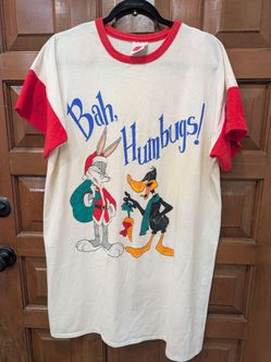 1993 Looney Tunes Bugs Bunny and Daffy Duck Christmas T-shirt featuring "Bah Humbugs!"