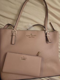 Box of 7 purses + wallets