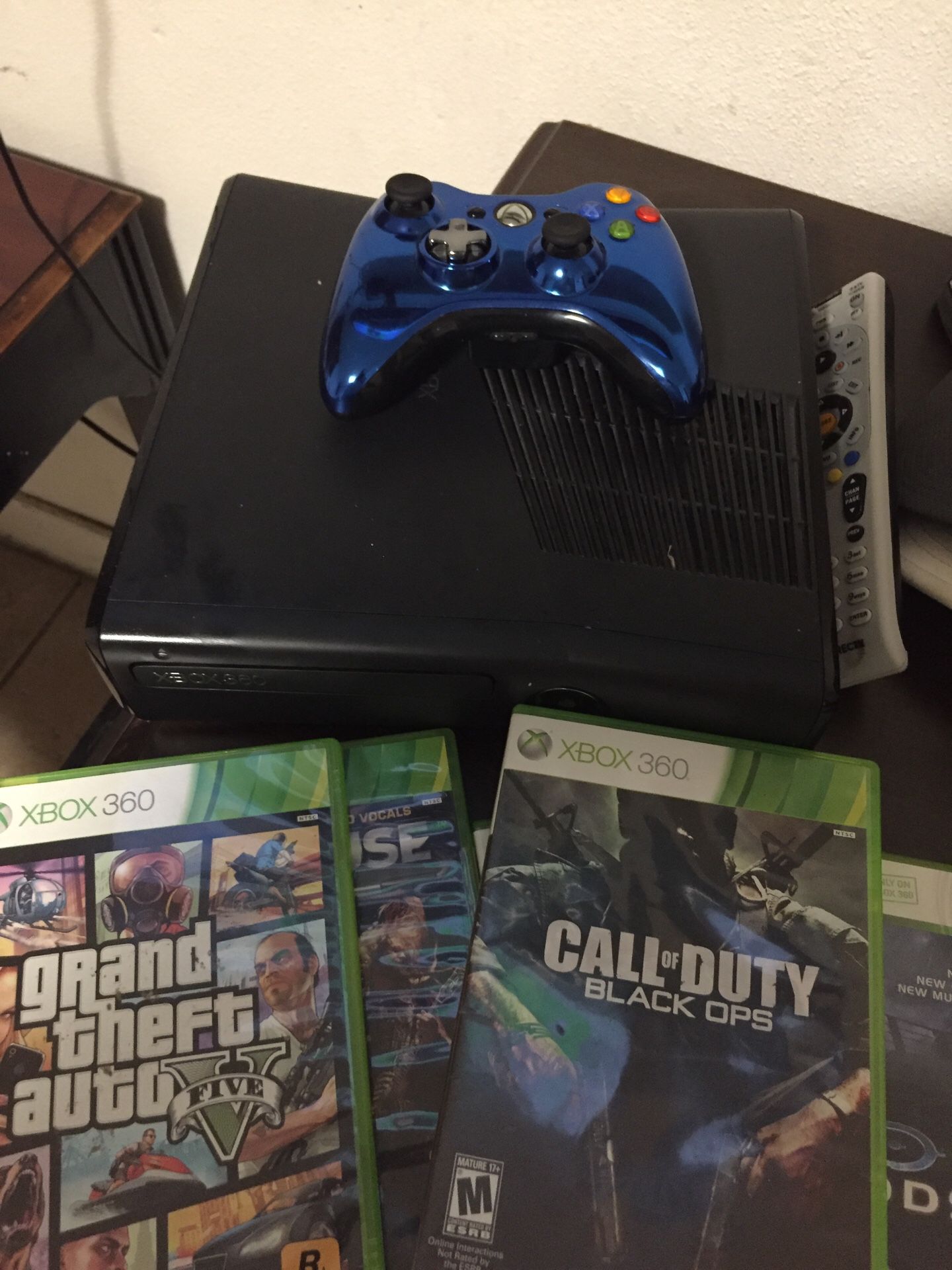 Xbox 360 with games in one controller