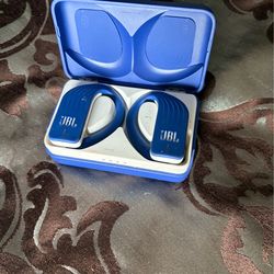 great condition JBL Endurance Peak wireless sport headphones in blue