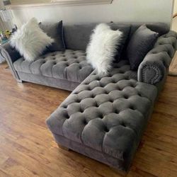 🚚Ask 👉Sectional, Sofa, Couch, Loveseat, Living Room Set, Ottoman, Recliner, Chair, Sleeper. 

✔️In Stock 👉Royal Gray Velvet RAF Sectional