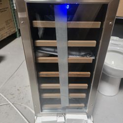 EdgeStar
15 in. Single Zone 30-Bottle Built-in Wine Cooler