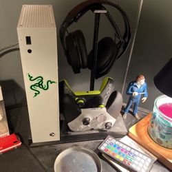 Xbox series S With a 27 Inch Curved Monitor 