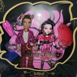 MATTEL MONSTER HIGH 2023 DRACULAURA AND CLAWD WOLF LOVE VALENTINES EDITION DOLL SET NEW IN BOX