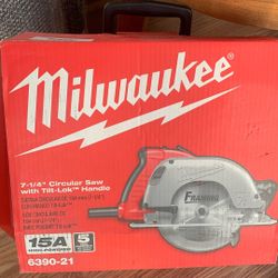 Milwaukee Circular Saw 