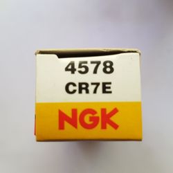 NGK SPARK PLUGS CR7E 4578 NEW