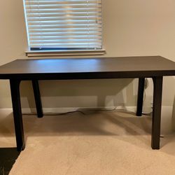 Large Dark Wood Dinning Room Table -Great Condition 