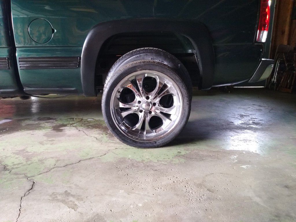20inch boss rims 5 lug I bought for my caddy didn't fit.paid 400,will take 300,would clean up.nice3good tires 1bad