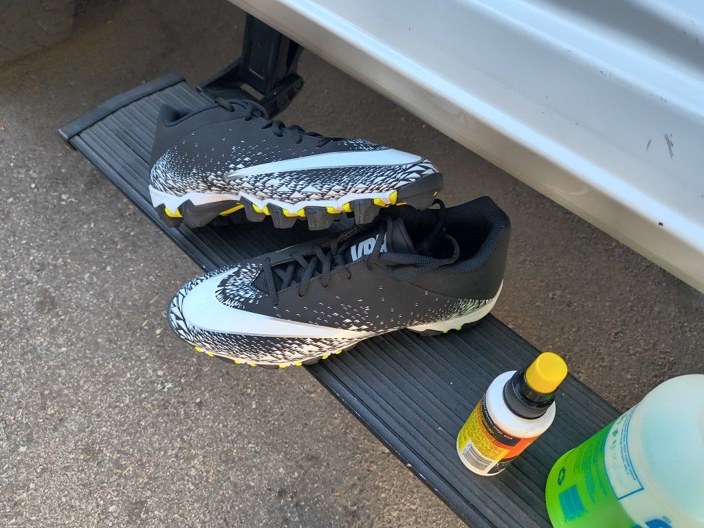 Nike Cleates, BRAND NEW OUT OF BOX