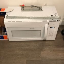 Over The Oven Microwave . With Vented Option And Blower