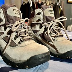 Hi-Tec Womens Size 8 US / waterproof boots / Wos Canyon WP 40067w / taupe