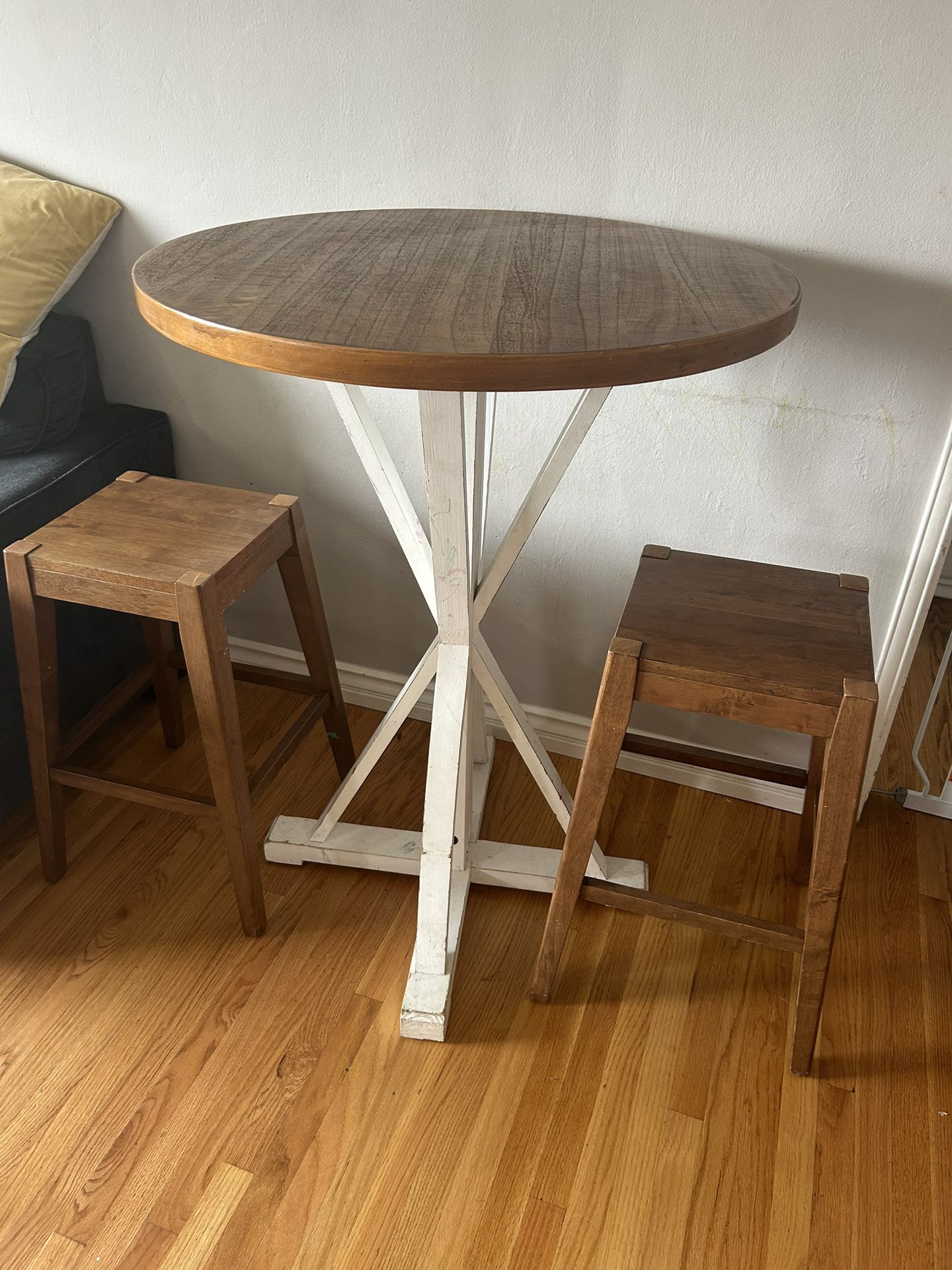 Farmhouse Breakfast Top Table With Stools