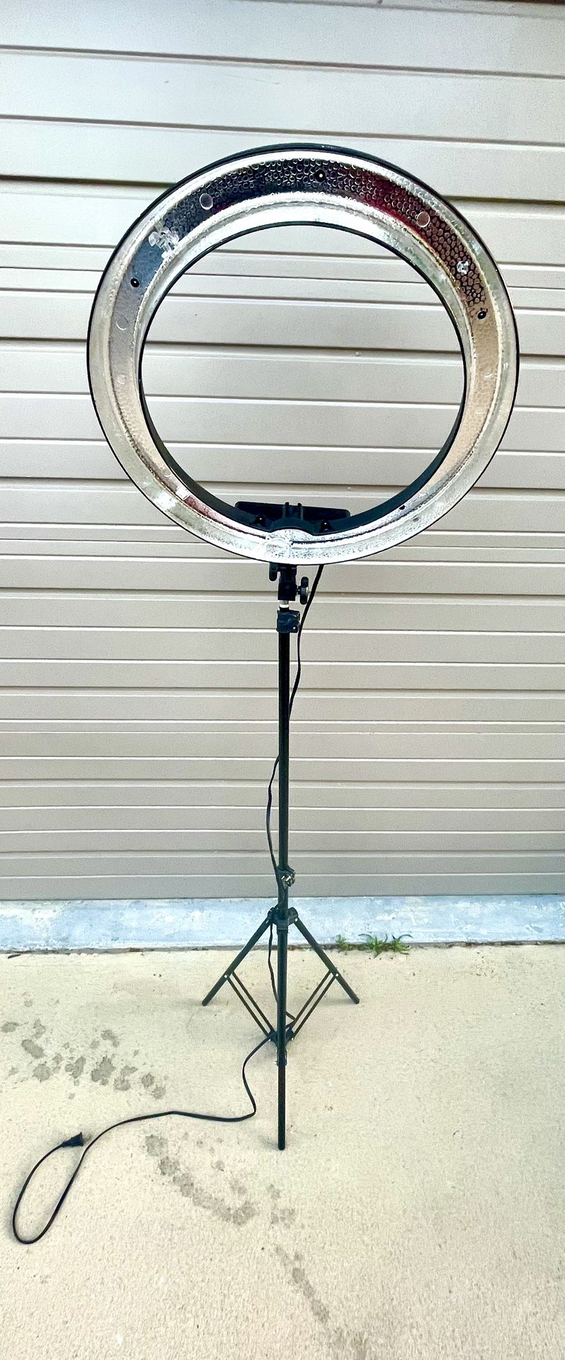 Neewer 19” Adjustable Ring Light, Stand & Carry Case