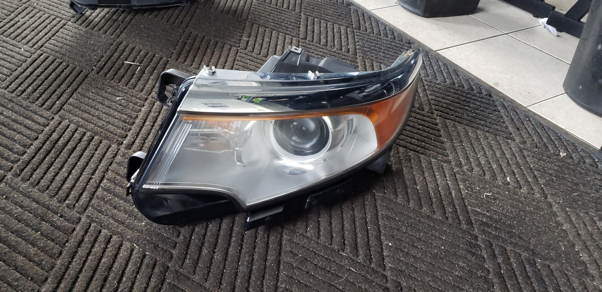 2013 ford edge left headlight