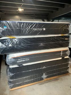 Nectar Mattress.     King soze Nectar 4.0 Classic Memory Foam Mattress 14"     
Brand New Mattress.