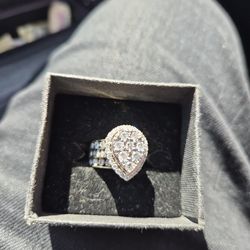 Beautiful Pear Shaped Ring