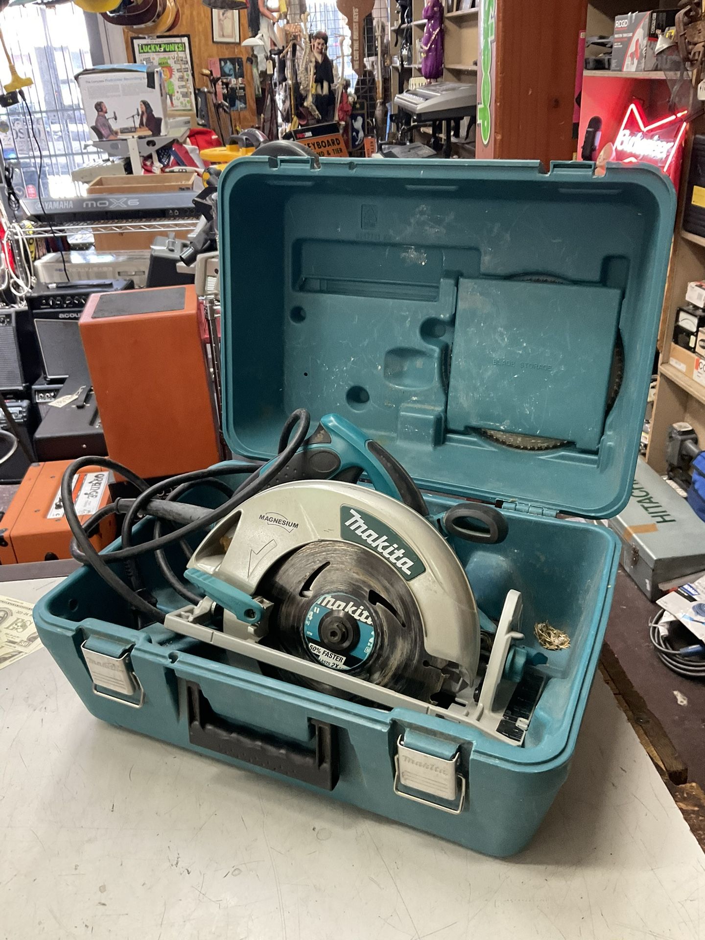 Makita 5007MG Circular Saw w/Case