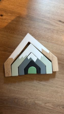 Tender leaf mountain building block decor