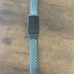 Fitbit Charge 4