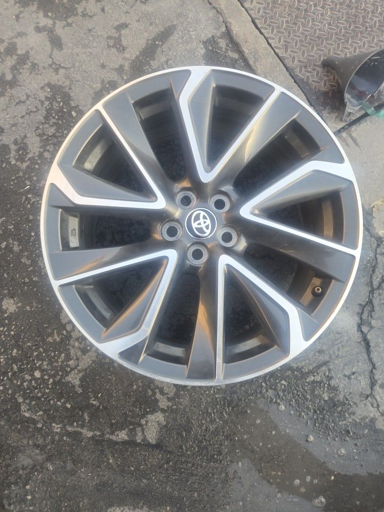 2020 Toyota Corolla weels