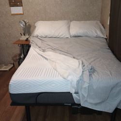 Like New Full Size Adjustable Bed With 12" Memory Foam Mattress
