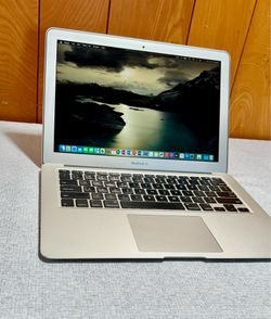 Apple MacBook Air 13” i5/8GB/256GB SSD $180