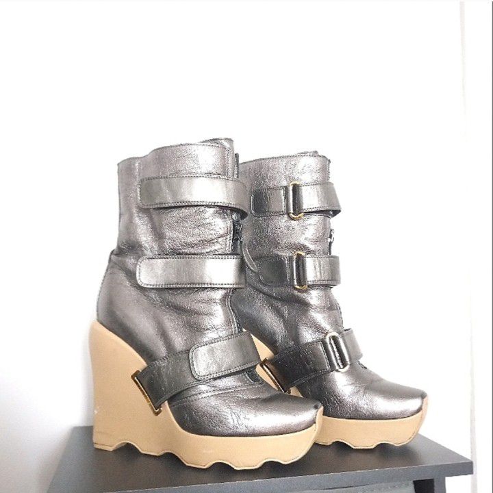 LIMITED EDITION ~ LOUIS VUITTON ~ Winter Runway Leather Wedge