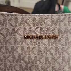 Michael Kors Jet Set Crossbody – Vanilla/Acorn with Belt 🤍✨