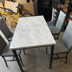 Dining Table Set for 4, Kitchen Table and Chairs Set of 4 Modern Faux Marble Dinner Tabletop with Upholstered Velvet Chairs for Apartment Small Space