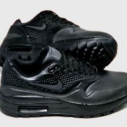 WOMEN'S SIZE 7: NIKE AIR MAX 1 G GOLF SHOES!!
