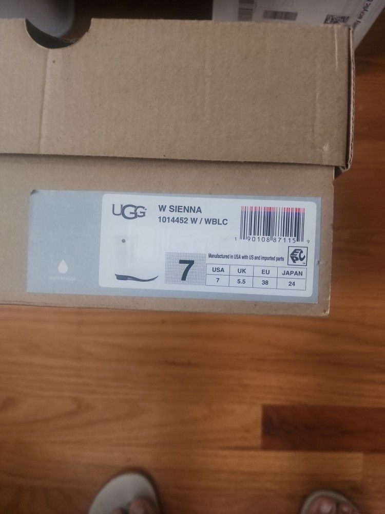 NEW!! UGG- WHITE RAIN BOOTS