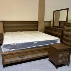 New FLOOR Sample King Platform Bedroom Set