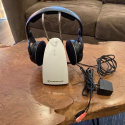Sennheisser Wireless Headphones With Stand And Charger