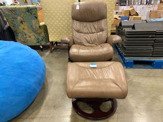 BARCALOUNGER Mocha Brown Leather Stress Free Lounge Chair with Ottoman